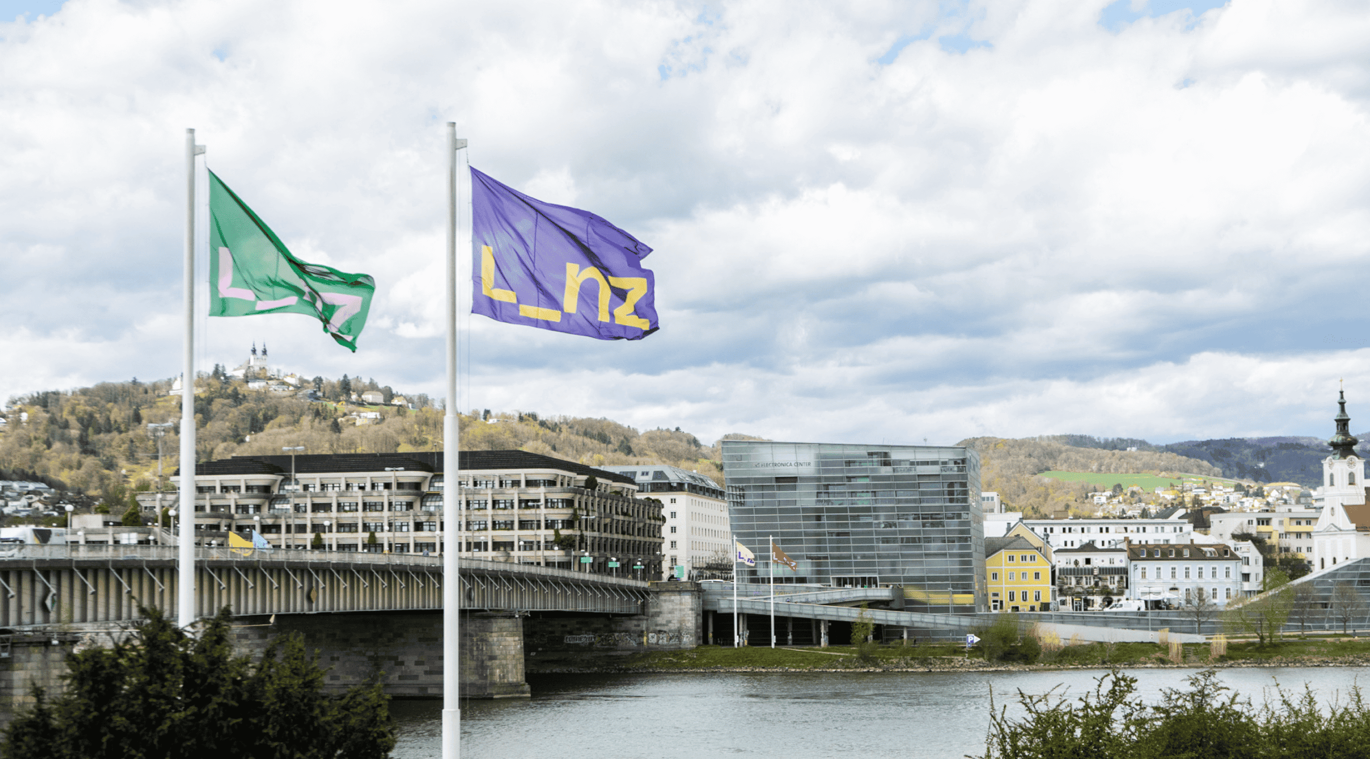 gruppe-am-park-werbeagentur-digital-kommunikationsagentur-projekte-stadt-linz-fahnen Stadt Linz Branding Markenarchitektur Logogestaltung Bildkonzept Corporate Design Launchkampagne Gruppe am Park Werbeagentur Linz Oberösterreich