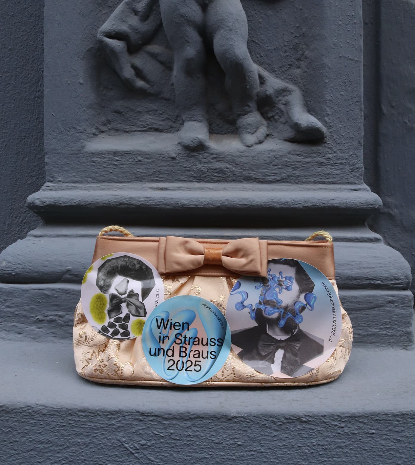 gruppe-am-park_werbeagentur_linz_johann-strauss-festjahr-2025-wien_sticker_tasche